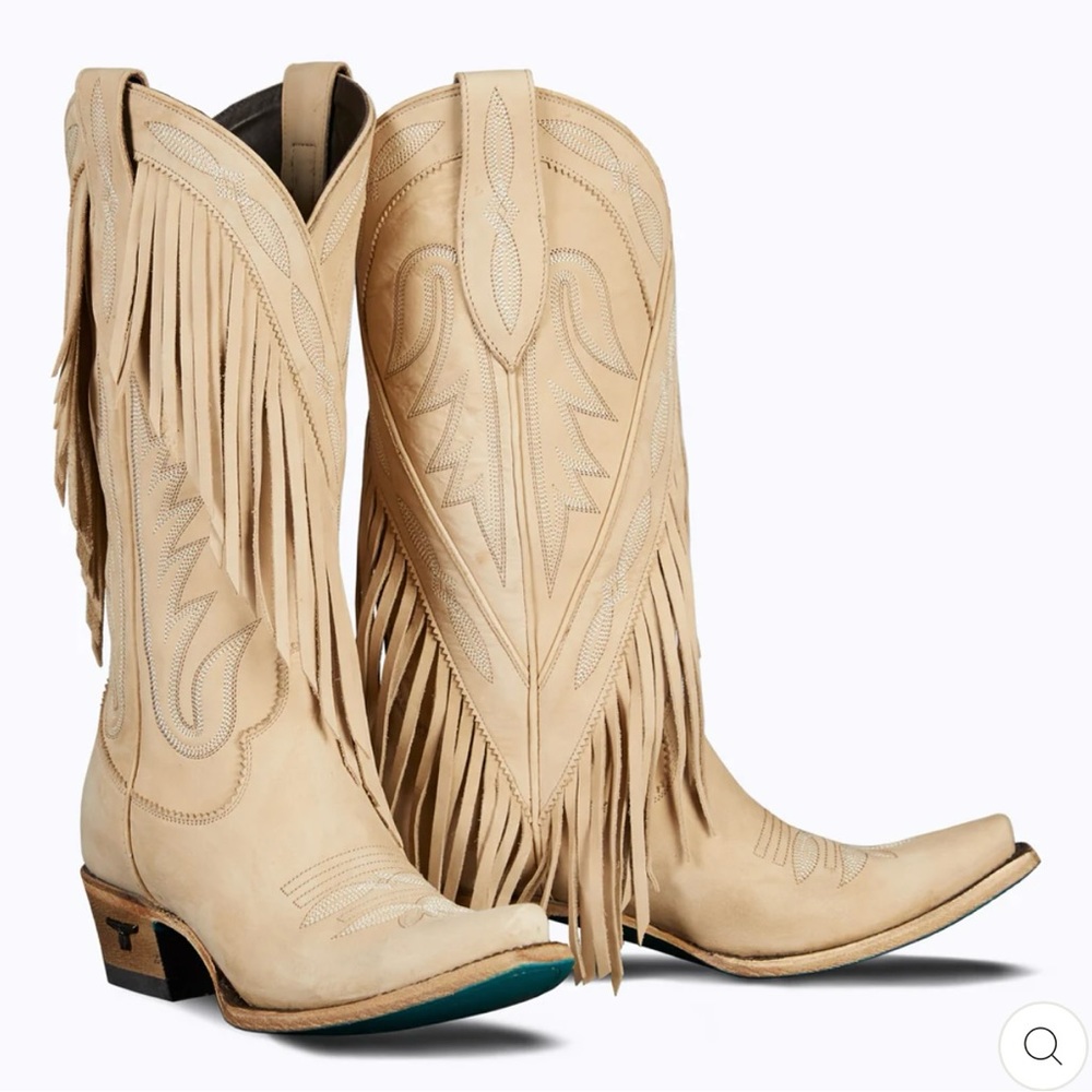 GORGEOUS FRINGE COWGIRL BOOTS!